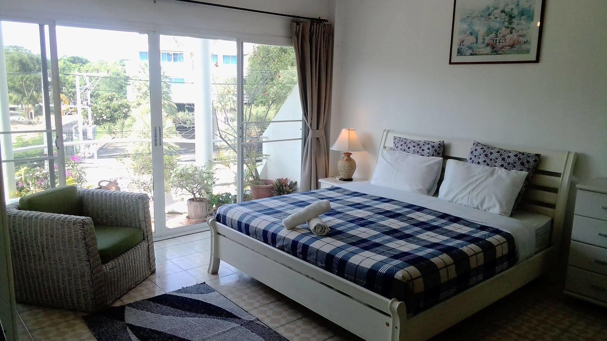 Corner Cafe Bed & Breakfast HHQ Exterior foto