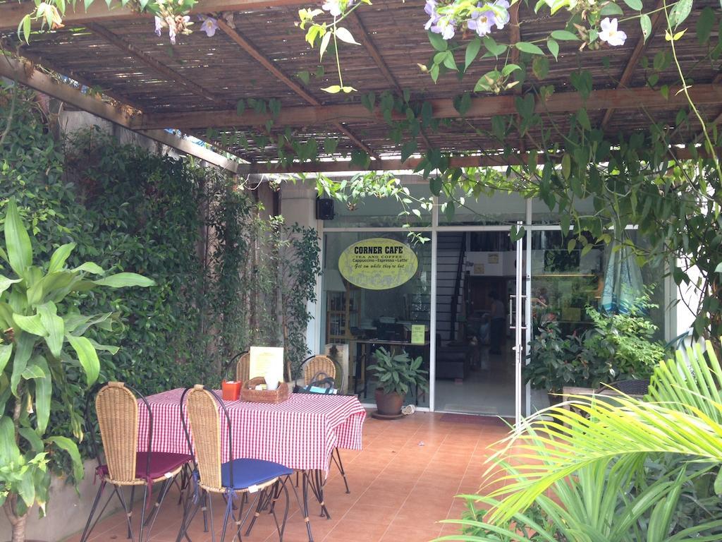 Corner Cafe Bed & Breakfast HHQ Exterior foto